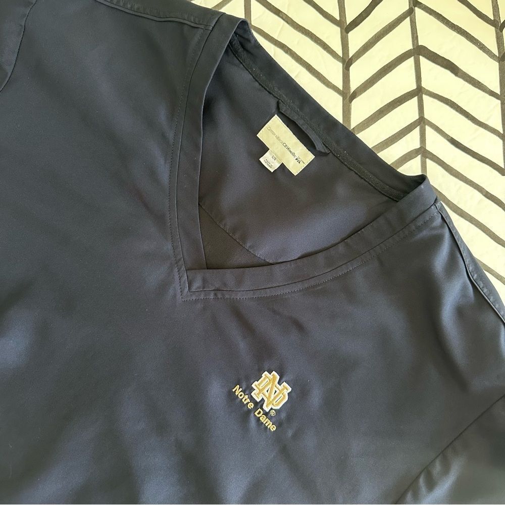 Cutter & Buck Size L Men's Notre Dame CB Windtec Pullover Windbreaker
